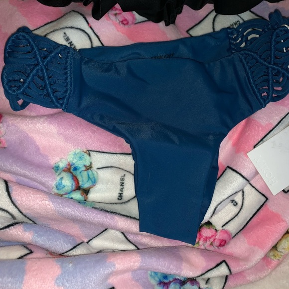 Little girls med MIkoh bandeau bikini set nwt - Picture 3 of 7